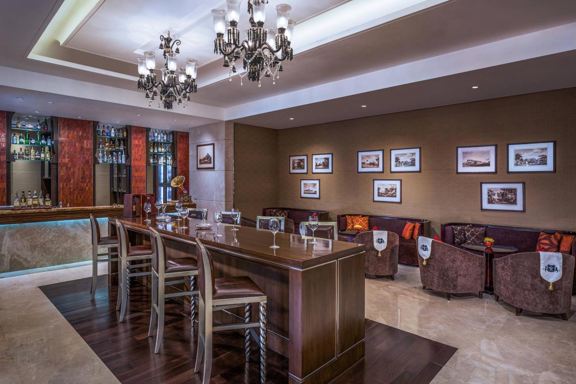 The St. Regis Mumbai Hotel Luaran gambar The lounge at the airport