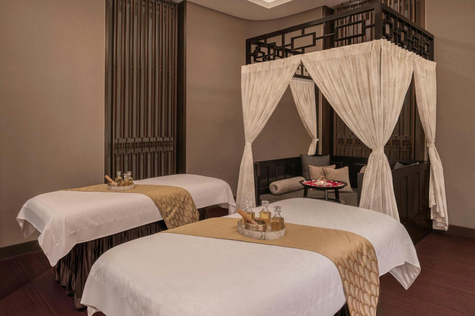 The St. Regis Mumbai Hotel Luaran gambar A spa treatment room at the Royal Spa